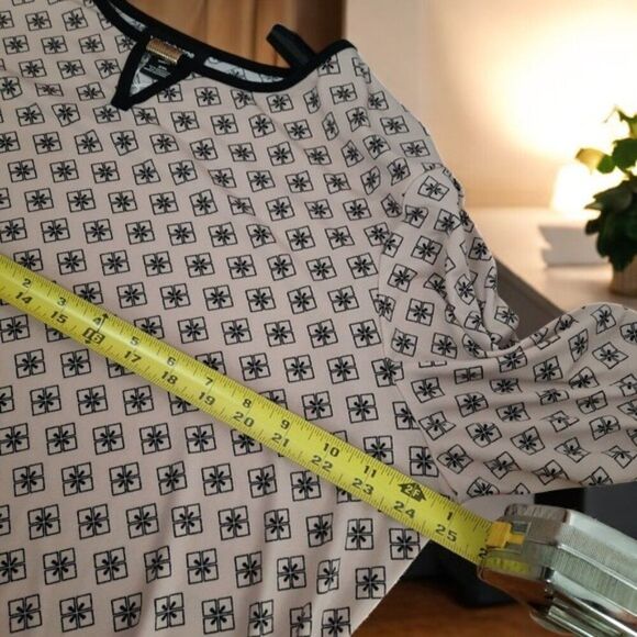 Liz Claiborne Career Collection Top - Picture 6 of 9